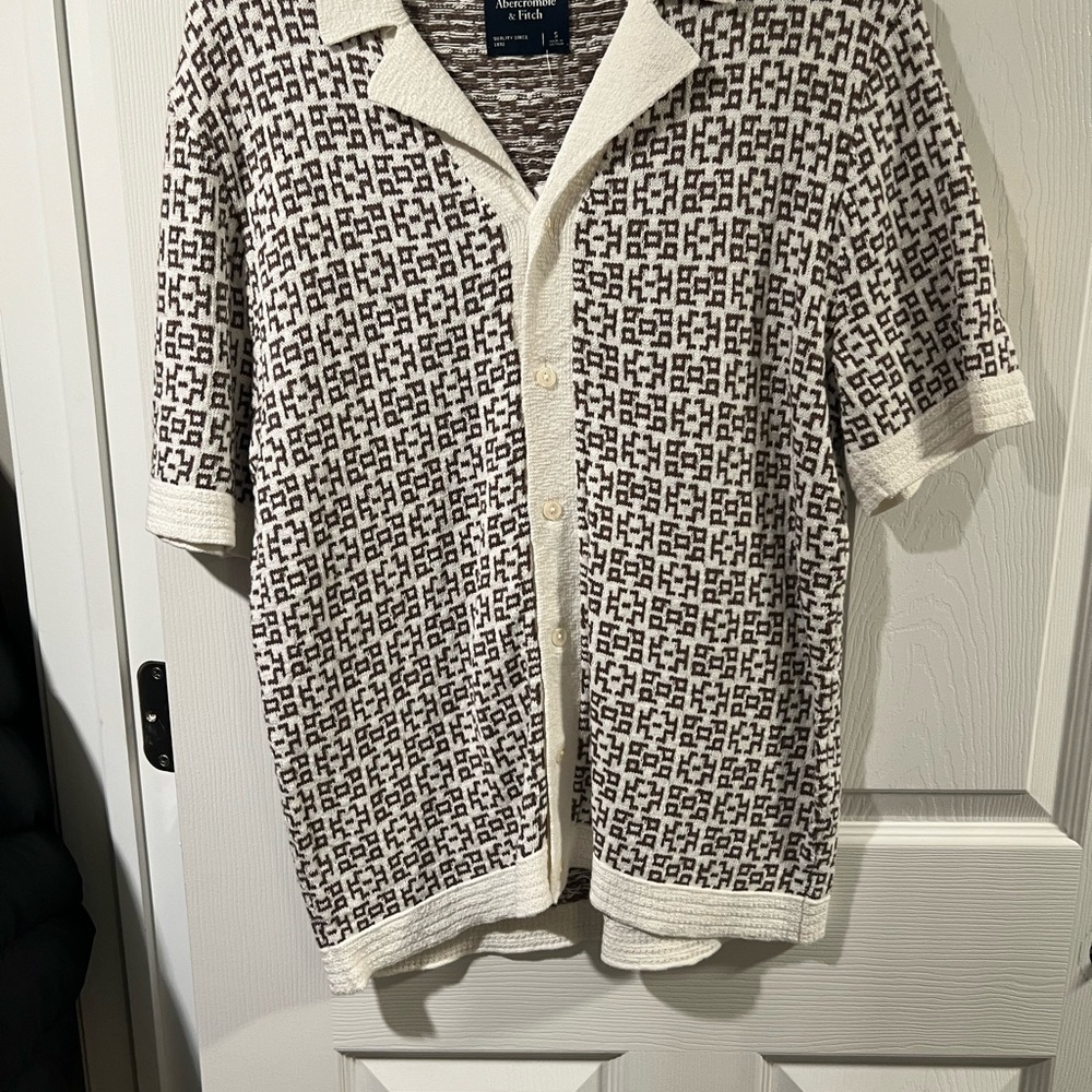 Abercrombie & Fitch Cream and Brown Knit Sweater never worn